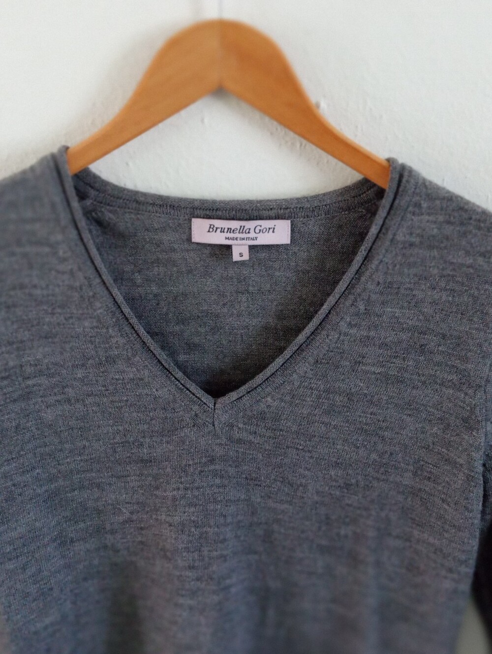 BRUNELLA GORI [Italy] Extra Fine Merino Wool V-Neck Sweater Gray | S - Picture 3 of 9